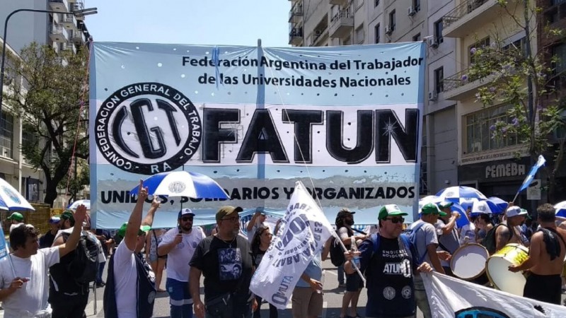 Trabajadores universitarios rechazan por insuficiente el aumento salarial del Gobierno nacional 