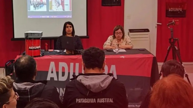 Con un mensaje en defensa de la Universidad Pblica asumieron las nuevas autoridades de ADIUNPA