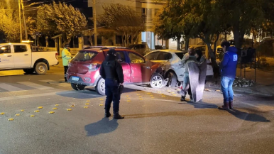 Un conductor ebrio chocó contra un auto estacionado