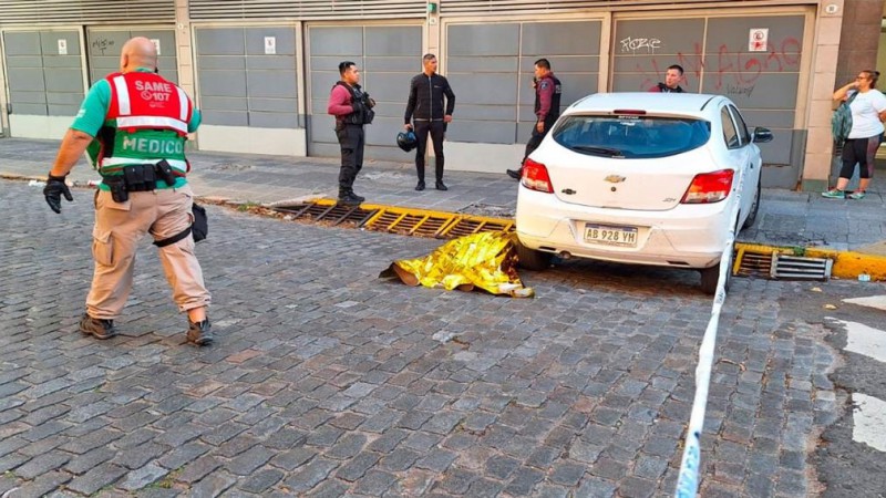 Un bombero mat a un ladrn e hiri a un cmplice cuando intentaron robarle