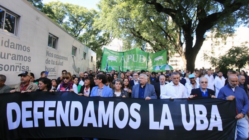 La propuesta para la marcha universitaria: "Todos con un libro en alto"