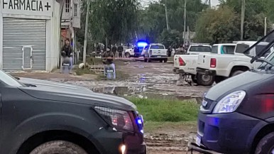 Se atrincheró en la casa de su pareja, baleó a una policía y fue abatido en medio de un tiroteo