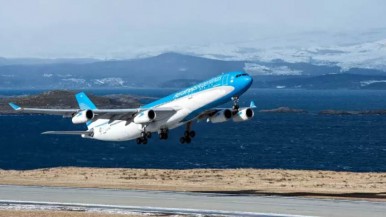 Aerolíneas Argentinas, una de las empresas que el Gobierno busca privatizar totalmente 