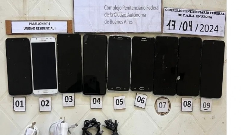 Incautaron 41 celulares y 70 facas en crceles federales