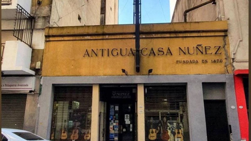 Por la crisis econmica cierra "Antigua Casa Nuez", un smbolo de las guitarras en Argentina