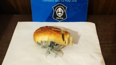 Remisero le llevó un sándwich de salame y queso con cocaína a su amigo detenido y terminó detenido 