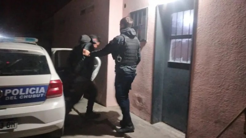 Les tiro un calefactor a los intrusos que intentaban robar en su casa