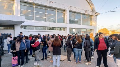 "La precarización laboral del kirchnerismo y la "motosierra" dejan en la calle a 1.200 trabajadores"