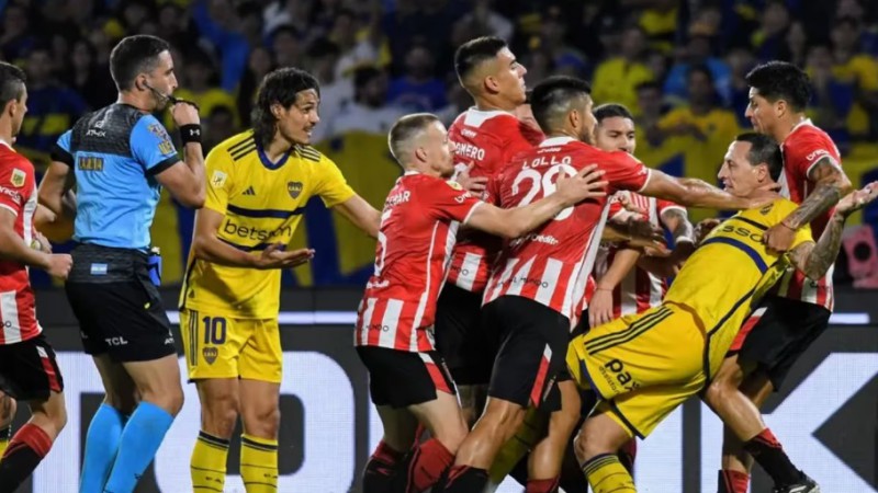 Escndalo luego de Boca vs Estudiantes: un jugador fue a buscar a otro al vestuario 