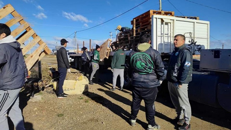 El sindicato de camioneros llevar a cabo una gran olla popular en el barrio Santa Cruz