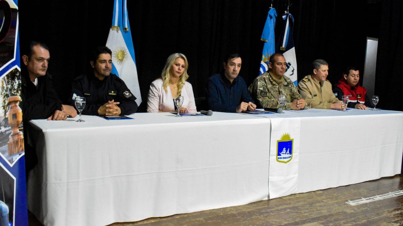 El municipio de Ro Gallegos present el Plan Invernal 2024: carbn, sal, albergues y plan alimentario