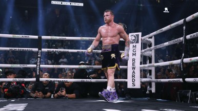 Saúl "Canelo" Álvarez defendió sus títulos mundiales con una victoria histórica sobre Jaime Munguía