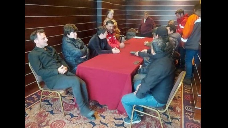 Intervencin de YCRT se reuni con los gremios de la empresa en Ro Gallegos 