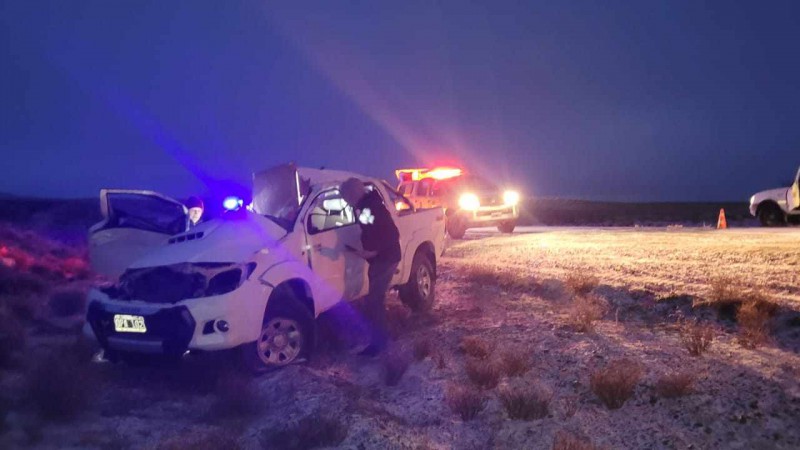 Rescatan personas tras un vuelco en la Ruta 40 cerca de Bajo Caracoles 