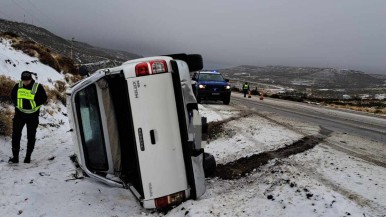 Despiste y vuelco en ruta en el norte de Santa Cruz