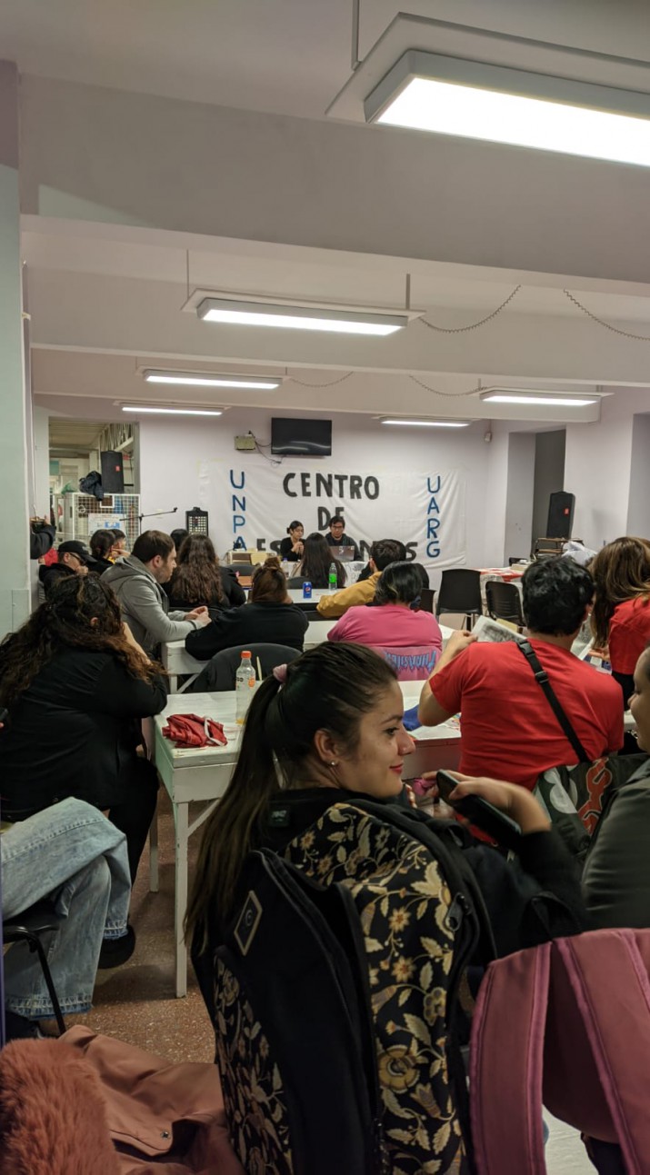 Centro de Estudiantes de la UNPA de Ro Gallegos realiz vigilia en apoyo al Paro Nacional 