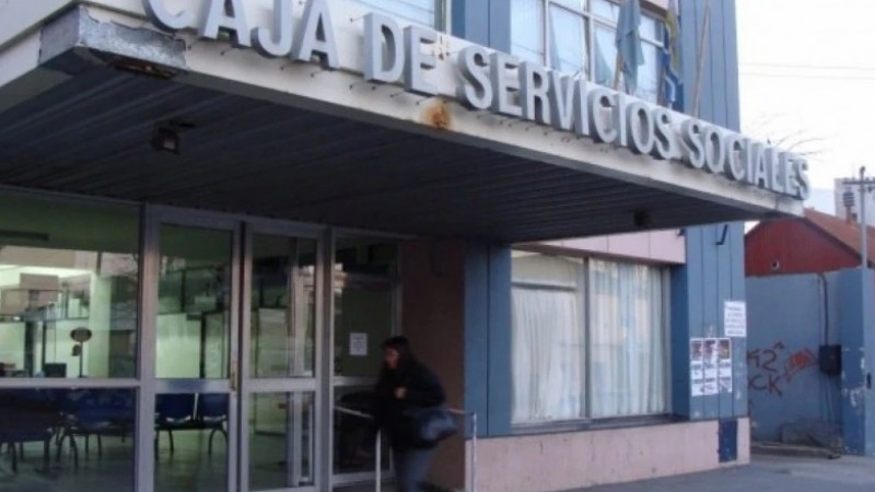  El ministerio de Economa tendr la facultad de "retencin de coparticipacin  que corresponda a Municipios y/o Comisiones de Fomento, segn el monto de la deuda que estos mantengan con la Obra Social Provincial".