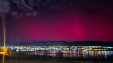 El cielo calafateño también se cubrió de colores (Foto: Roberto Becerra)  