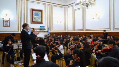 Con la presencia de la Escuela Provincial "ReSi",  conmemoraron el Día Nacional del Himno Argentino