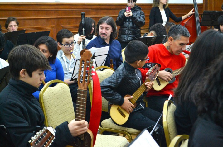 Con la presencia de la Escuela Provincial "ReSi",  conmemoraron el Da Nacional del Himno Argentino