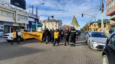 Viales de Santa Cruz se manifestaron en Casa de Gobierno y acompañan la paritaria en el Ministerio de Trabajo