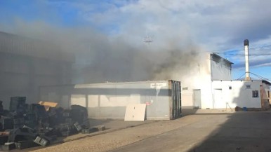 El incendio ocurrió en Caleta Olivia 