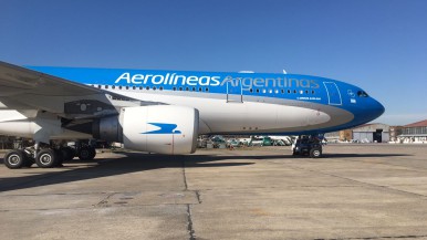 Avión de Aerolíneas Argentinas perdió un neumático tras aterrizar en Aeroparque