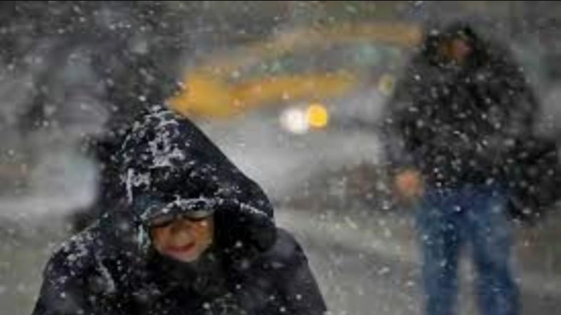 Se espera cada de agua nieve durante la medianoche del domingo y madrugada  del lunes. 