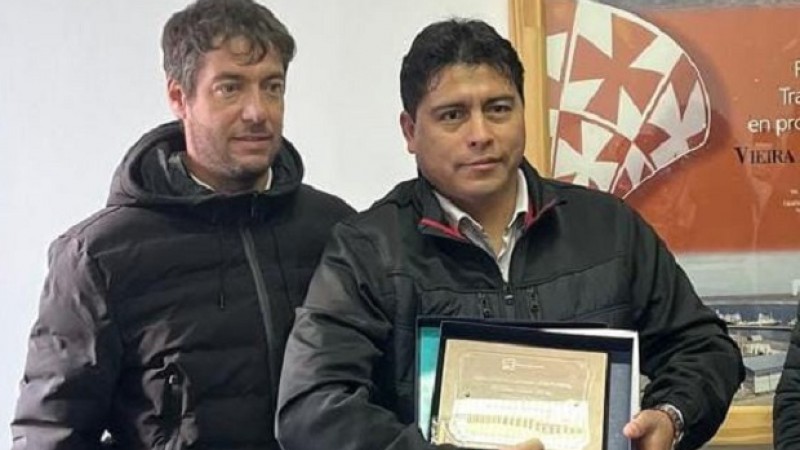 Un intendente anul la declaracin como Husped de Honor a Pablo Grasso, y en su lugar,  coloc a Claudio Vidal  