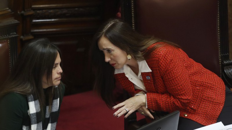 Victoria Villarruel negocia cambios en las privatizaciones de Aerolneas Argentinas y el Correo con senadores "dialoguistas"