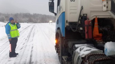 Recuerdan la obligatoriedad del uso de cadenas para los transportes de carga