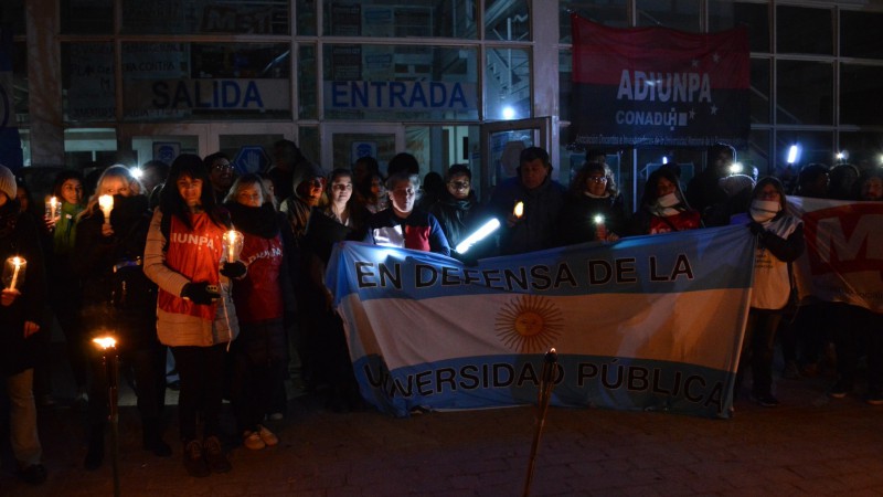 Realizaron un "Apagón" en todas las sedes de la UNPA en reclamo contra el Ajuste Presupuestario 