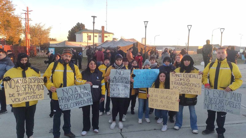 Los trabajadores se manifestaron por despidos y retiros voluntarios