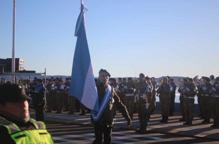 La galera de fotos del acto por el 25 de Mayo