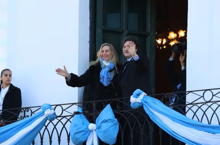 Javier Milei junto a su hermana Karina en el palco del Cabildo.&nbsp;