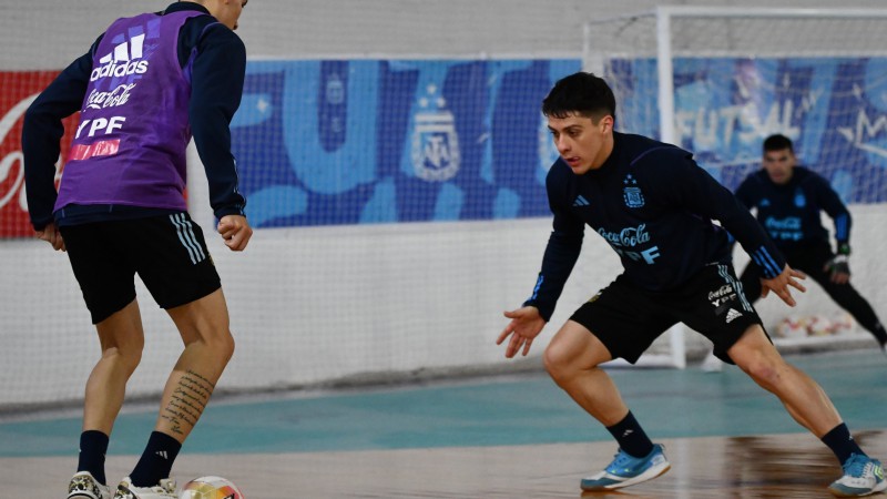 El riogalleguense Brasesco entrena con la preseleccin argentina de futsal y busca un lugar en la final de la Liga Evolucin ante Brasil  