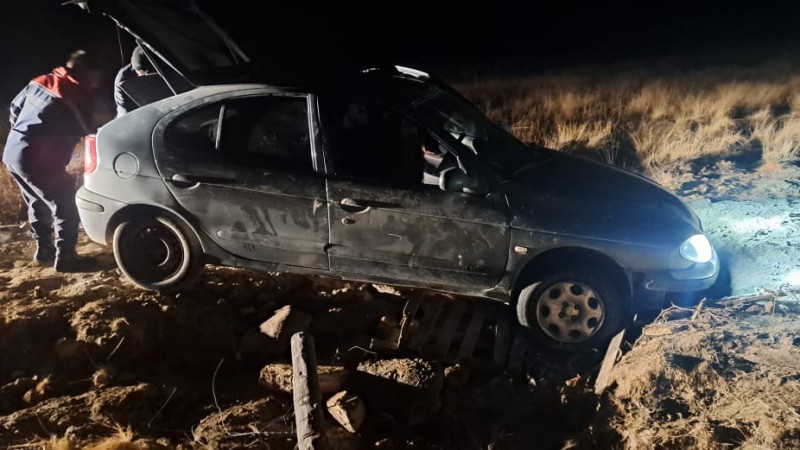 Auto en el que qued varado el matrimonio