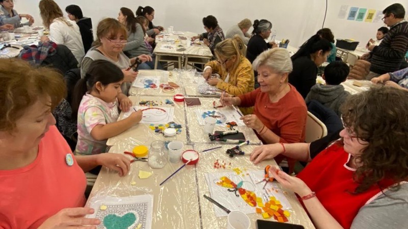 Comenz el taller de Mosaiquismo en la UTN Santa Cruz