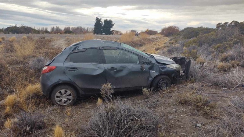 Santa Cruz: vena de Chile, volc en un Mazda Demio y fue llevado en ambulancia por precaucin a Los Antiguos