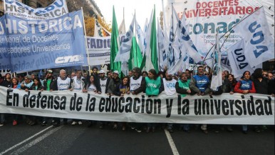 Los docentes y no docentes de las Universidades piden por aumento salarial 