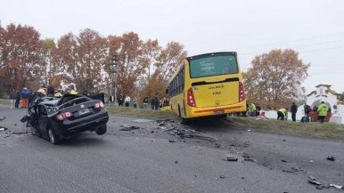 Choque fatal entre un auto y un colectivo en Los Polvorines