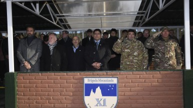 El Gobierno de Santa Cruz participó del 214° aniversario del Ejército Argentino celebrado con toda la comunidad