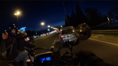 Video: le robaron la moto a un youtuber en plena Panamericana 