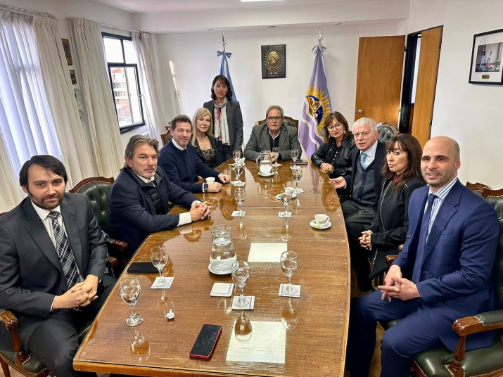 Cuneo Libarona junto a los integrantes del TSJ y Roxana Reyes. Foto: Poder Judicial.