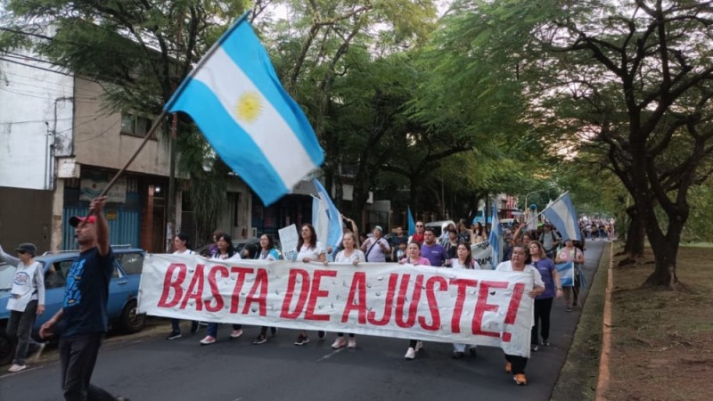 Misiones: masiva movilizacin de los docentes que mantienen acampe en Posadas 