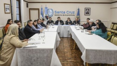 El gobierno de Santa Cruz se reunió con la FESC, FIAS y Cámaras de Comercio de la provincia por la empresa estatal de alimentos