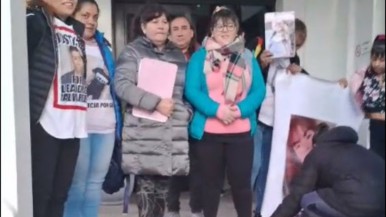 Varias familias de Santa Cruz fueron a Casa de Gobierno a pedir justicia y las recibieron: "Queremos ser escuchados"