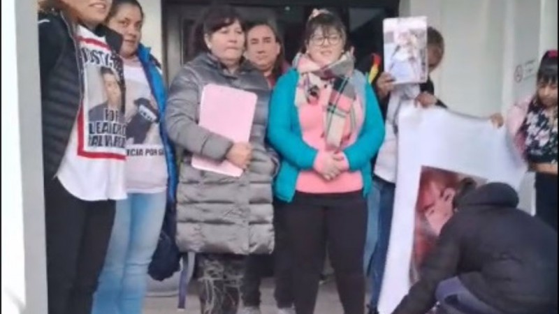 El pedido de justicia en la puerta de Casa de Gobierno en Santa Cruz. 