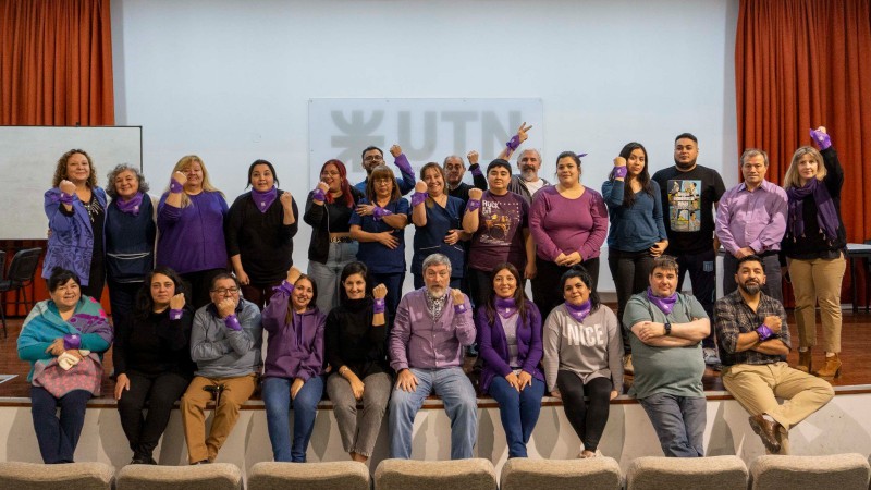 Se record el #NiUnaMenos en la Facultad Regional Santa Cruz de la UTN