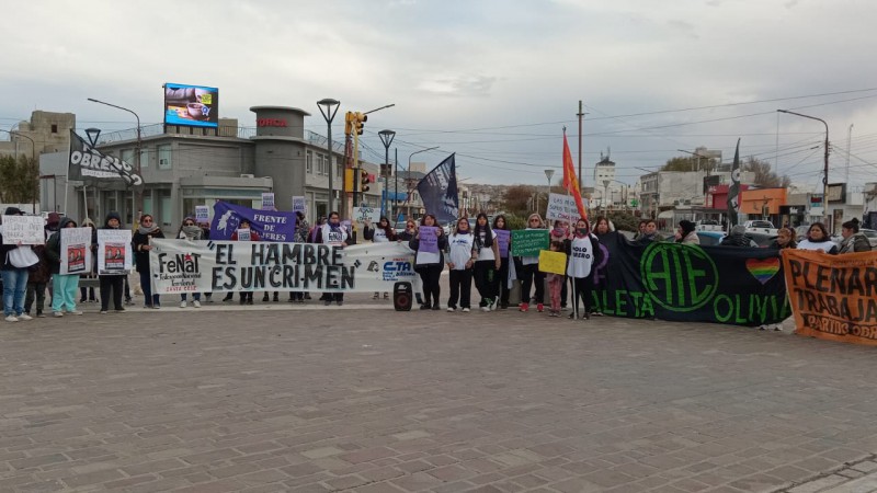 Caleta Olivia: realizaron cartelazo y movilizacin contra la violencia de gnero